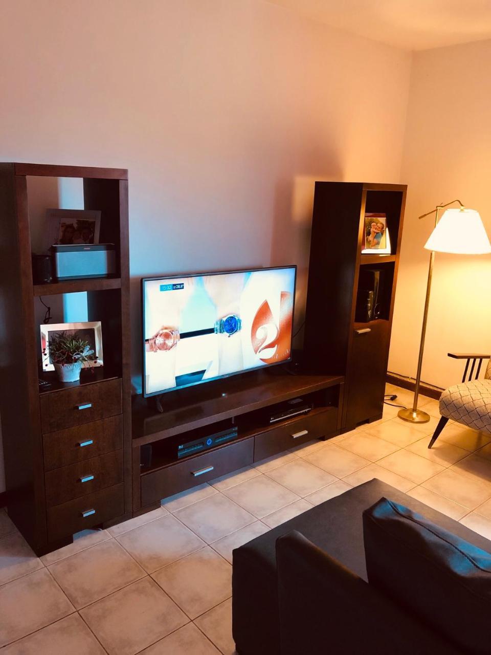 Amplio Departamento -excelente Ubicacion- Con Cochera Apartment