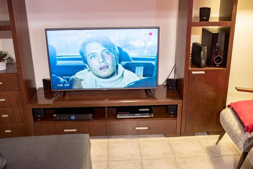 Amplio Departamento -excelente Ubicacion- Con Cochera
