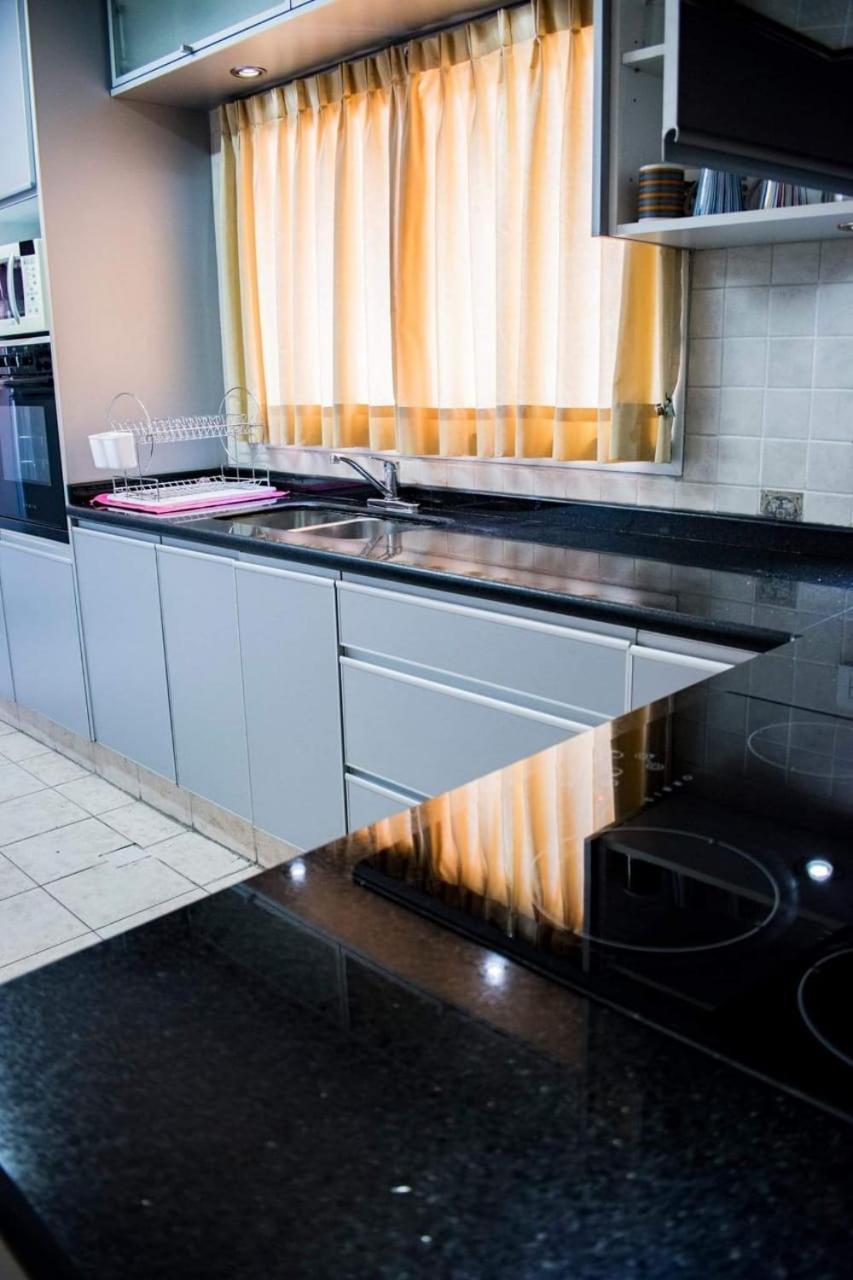 Amplio Departamento -excelente Ubicacion- Con Cochera Apartment