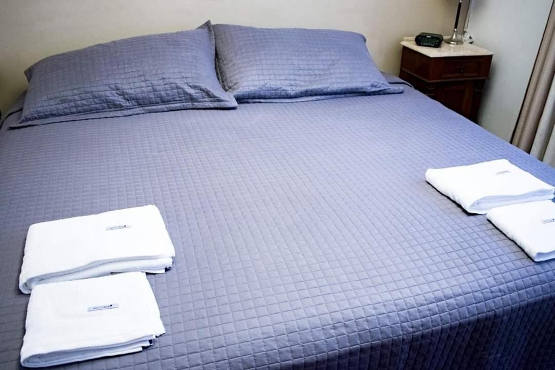 Amplio Departamento -excelente Ubicacion- Con Cochera *