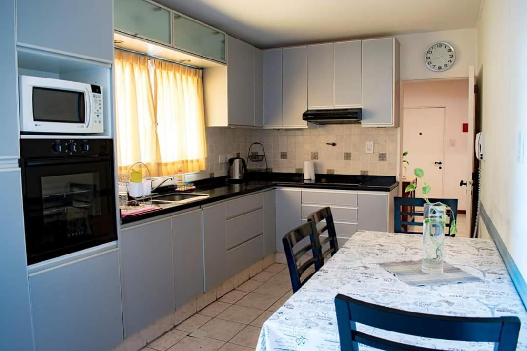 Amplio Departamento -excelente Ubicacion- Con Cochera Apartment