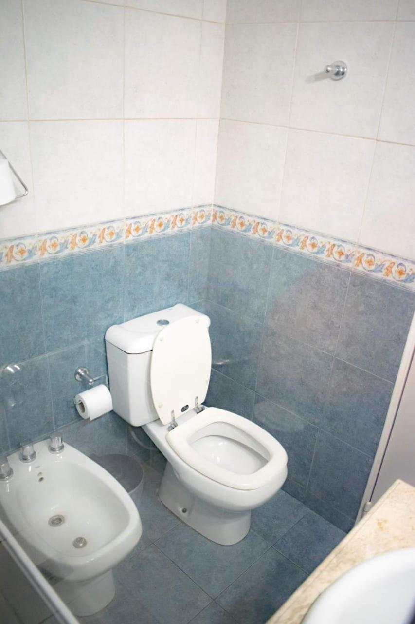 Amplio Departamento -excelente Ubicacion- Con Cochera *