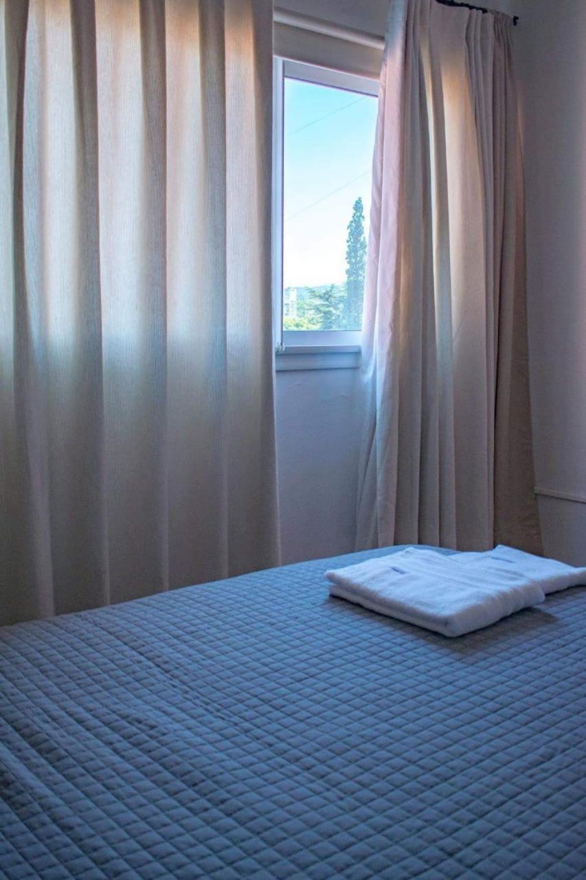Amplio Departamento -excelente Ubicacion- Con Cochera Apartamento